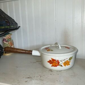 Vintage enamel cast iron Belgium wood handle saucepan & lid descoware 80-c leaf